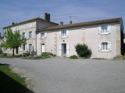 Meubles-8211-Saint-Martin-de-Bernegoue_119659