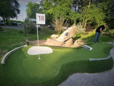 Mini-golf-paysager-du-Chalet-des-Pierres-Jaumatres_1050829