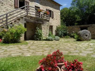 Moulins-de-Roupeyrac.-Maison-natale-du-poete-Francois-Fabie-8211-Maison-d039Ecrivain.-8211-Durenque_2244320