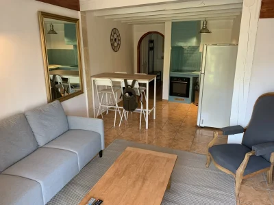 Nid-douillet-sur-l039esplanade-8211-Martigues_2557522