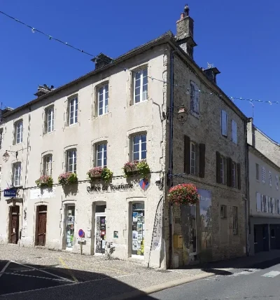 Office-de-Tourisme-Des-Causses-a-l039Aubrac-8211-Bureau-de-Laissac-8211-Laissac-Severac-l039Eglise_2231716