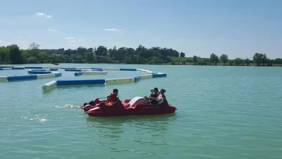 PEDALO-SUR-LE-LAC_705382