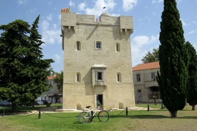 PORT-SAINT-LOUIS-DU-RHONE-8211-La-ville-entouree-d039eau-a-velo-8211-Port-Saint-Louis-du-Rhone_2901528