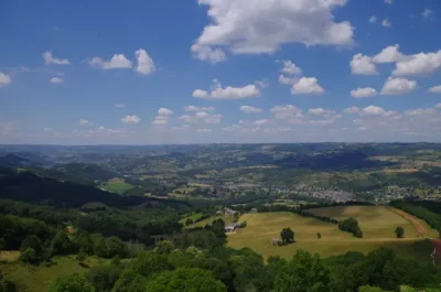 Panorama-sur-la-vallee-du-Lot-depuis-le-chateau-de-Roquelaure-8211-Lassouts_2917870
