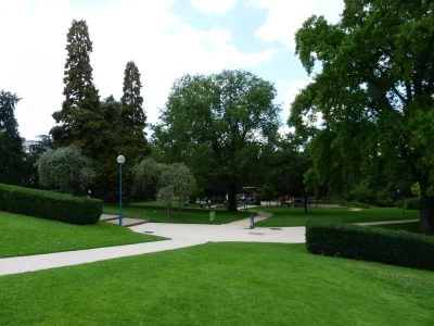 Parc-de-la-Butte-du-Chapeau-Rouge_495027