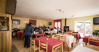 Parc-de-loisirs-des-Bouscaillous-8211-La-table-des-Bouscaillous-8211-Castelnau-Pegayrols_2241347