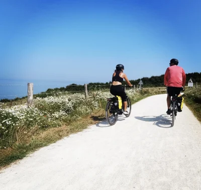 Petite-Reine-Tours-Prives-8211-Balade-a-velo-en-Normandie-8211-Bayeux_2127139