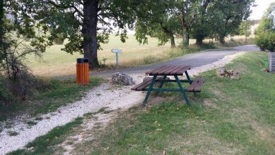 Petite-aire-de-Pique-Nique-bas-du-village_31781