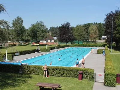 Piscine-de-plein-air-8211-Les-Pins_710446