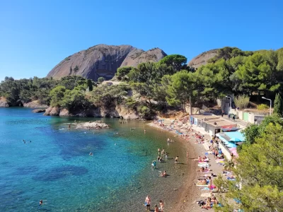 Plage-de-la-Calanque-du-Mugel_713996