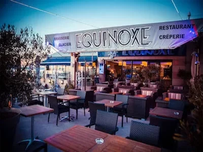Plage-privee-de-la-brasserie-Equinoxe_715226