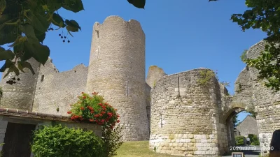 Point-d039Information-Touristique-8211-Yevre-la-Ville_2798320