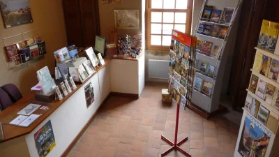 Point-d039Information-Touristique-de-Semur-en-Brionnais-8211-Semur-en-Brionnais_2351355