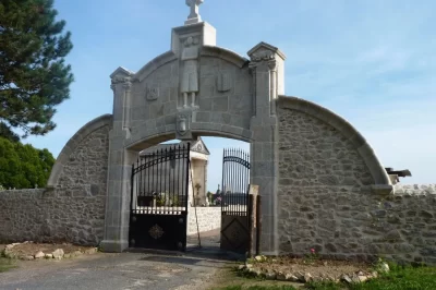 Porte-de-cimetiere_497953