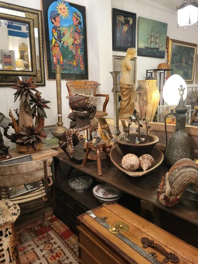 Pourquoi-sans-passe-8211-concept-store-antiquites-8211-Marseille-10e-Arrondissement_2093567