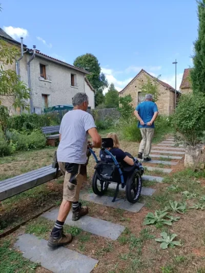 Pret-d039un-fauteuil-roulant-tout-terrain-Hippocampe-8211-PNR-des-Causses-du-Quercy-8211-Coeur-de-Causse_2914131