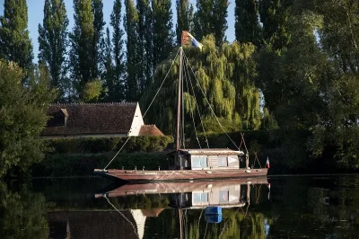 Promenades-en-bateau-traditionnel-Valchantray-8211-Athee-sur-Cher_1715415