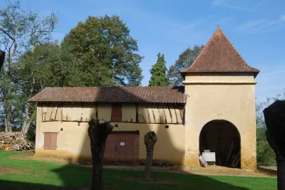 REMPART-EN-TERRE-CRUE-ET-MOTTE-FEODALE-LE-CASTET_567508