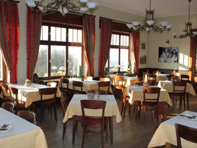 RESTAURANT-WOLL_273079