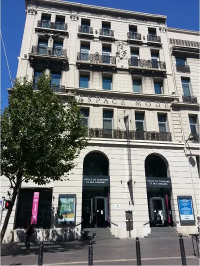 Randonnee-dans-le-centre-ville-de-Marseille_714056