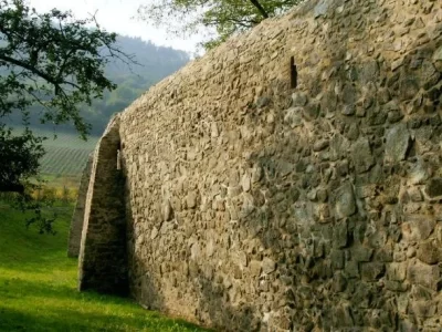 Remparts-et-cimetiere-fortifie_633540