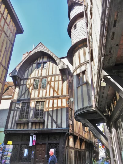 Rue-Champeaux_554100