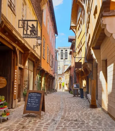 Ruelle-des-Chats-et-Cour-du-Mortier-d039Or-8211-Troyes_2295561