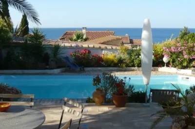 SETE-LA-MAISON-SOUS-LE-PHARE-LE-CHARME-D039UNE-CHAMBRE-D039HOTE-FACE-A-LA-MER-8211-Sete_2494115