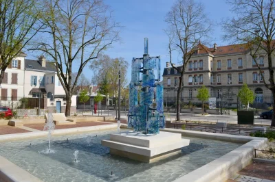 Sculpture-urbaine-en-Verre-Elevation-bleus-nympheas-8211-Troyes_2295563