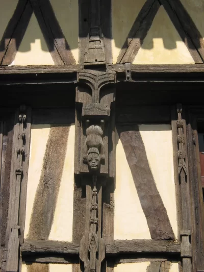 Sculptures-sur-colombages-8211-Sainte-Foy-la-Grande_1445501