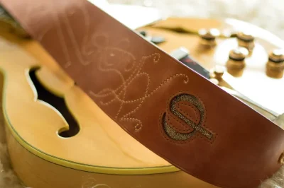 Sellerie-Kirin-8211-Artisan-Sellier-Harnacheur-8211-Herm_3436464