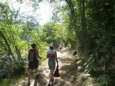 Sentier-quotAu-fil-de-l039eauquot-ou-quotLe-chemin-des-pecheursquot-8211-Parcours-passion-8211-Requista_2226353-1