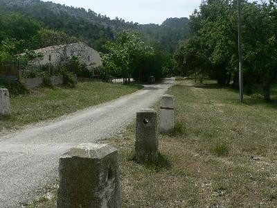 Simiane-Collongue-Le-Pilon-du-Roy_24886