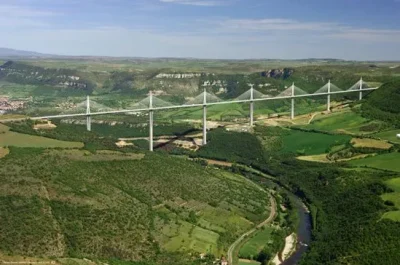 Site-du-Viaduc-de-Millau-groupes-8211-Millau_2265900