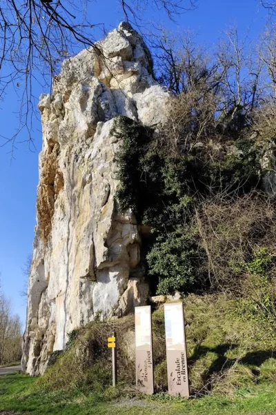 Site-naturel-d039escalade-8211-Merigny_2422246