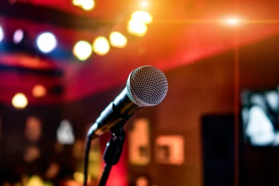 Slam-et-poesie-Tout-travail-merite-sa-laisse-de-Mojo-8211-23-05-2025-8211-Segur-le-Chateau_2621027