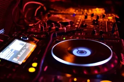 Soiree-animee-par-le-DJ-Cedric-du-Gavroche-8211-21-06-2025-8211-Monflanquin_2621262