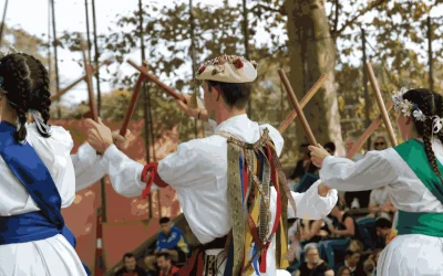 Spectacle-de-danse-basque-accompagne-par-le-groupe-de-musique-Korrontzi-8211-15-06-2025-8211-Cambo-les-Bains_2497416