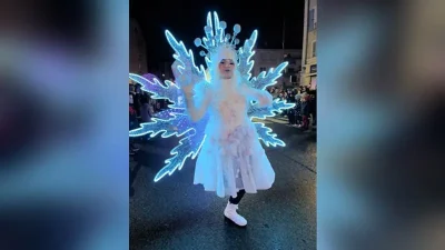 Spectacle-deambulatoire-Flocon-de-Noel-8211-Noel-a-Chartres-2025-8211-21-12-2025-8211-Chartres_3271195
