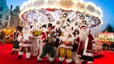 Spectacle-deambulatoire-La-brigade-animaliere-du-Pere-Noel-8211-Noel-a-Chartres-2025-8211-20-12-2025-8211-Chartres_3271193
