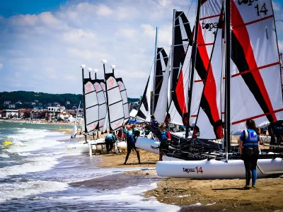 Stage-catamaran-pour-enfants-et-adolescents-au-Pole-Nautique-Villers-Blonville-base-Blonville-8211-Villers-sur-Mer_2589866