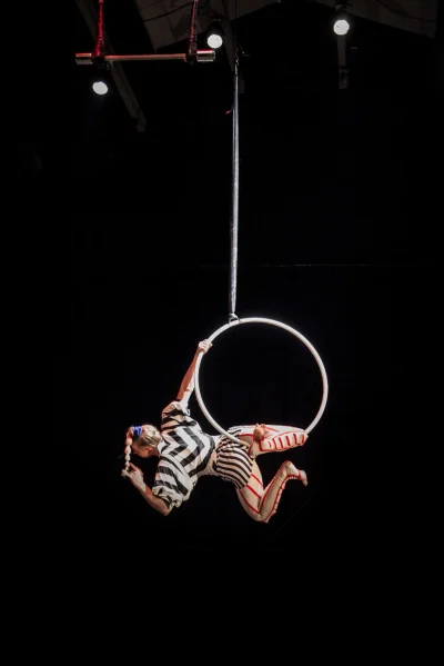 Stage-de-cirque-aerien-cerceaux-et-trapeze-pour-ados-et-adultes-8211-Prayssac_3637333