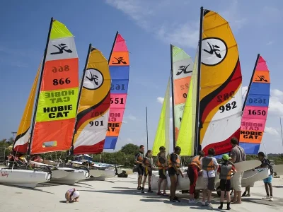 Stages-de-voile-aux-vacances-scolaires-8211-Merville-Franceville-Plage_1822140