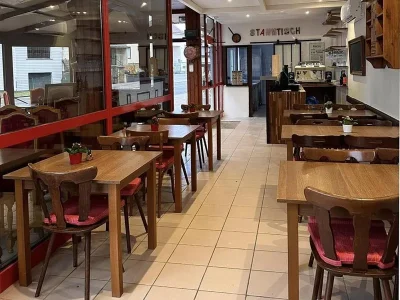 Stammtisch-8211-la-table-des-habitues-8211-L039Hopital_2854849