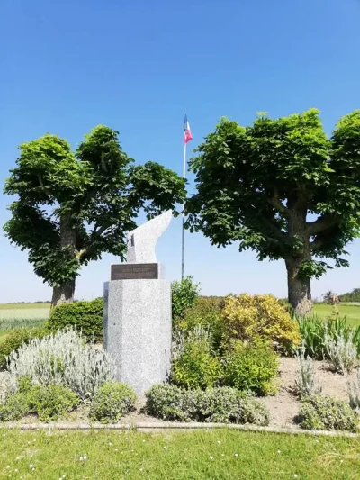 Stele-de-Roland-Garros-8211-Saint-Morel_1870951