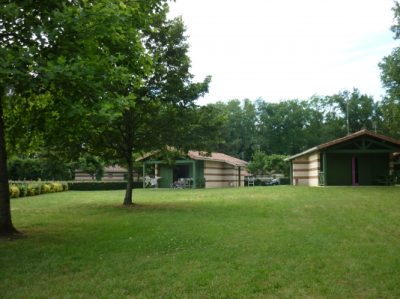 Sur-le-Parc-touristique-de-la-cheneraie-agreable-location-pour-touristes-ou-curistes_123356