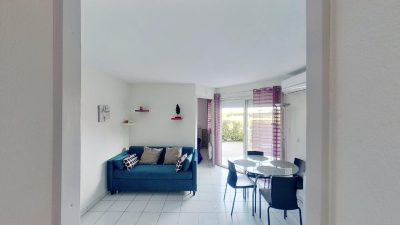 T2-LES-PIEDS-DANS-L039EAU_165323