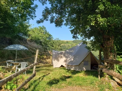 Tente-Tipi-quotLa-Familialequot-8211-Ferme-equestre-de-la-Moliere-8211-Saint-Geniez-d039Olt-et-d039Aubrac_2227800