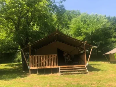 Tentes-safari-8211-Camping-pittoresque-8211-Saint-Parthem_2590547