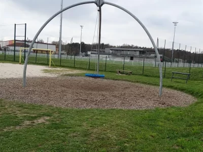 Terrain-de-loisirs-8211-Espace-jeux-et-sportif_710218